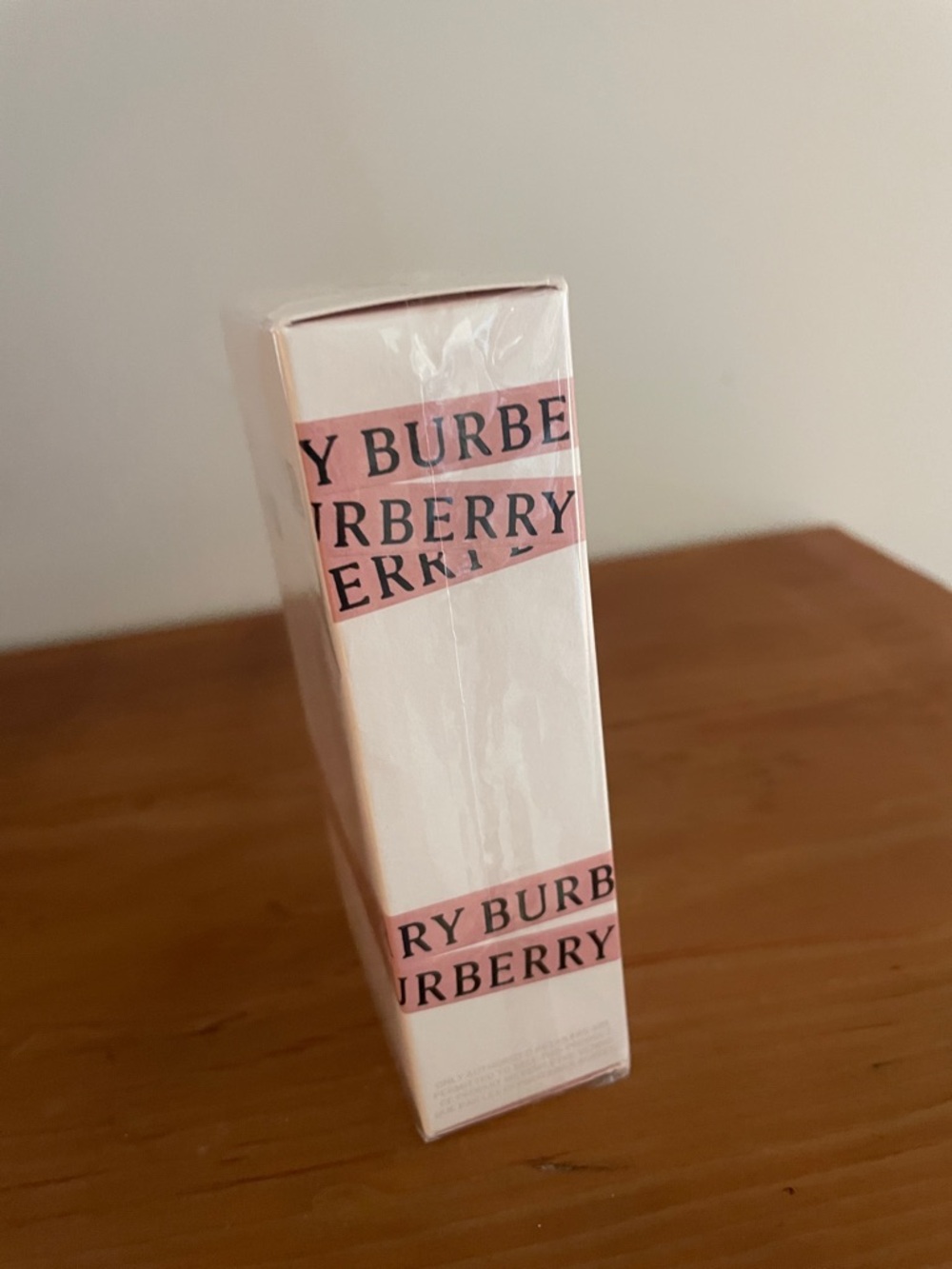 ☔️ NEW IN SEALED BOX Burberry Her - Picture 4 of 7